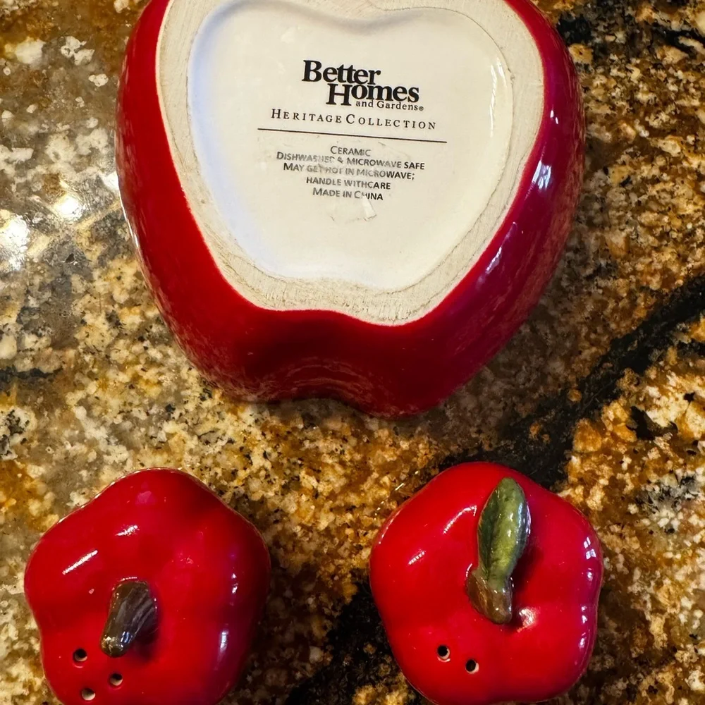 Better Homes And Gardens Red Apple Bowl‎ and shakers Set